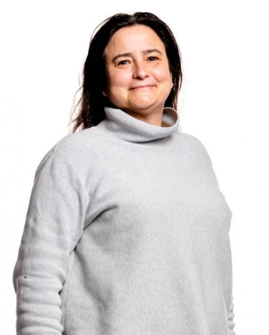 Rocio Ribelles Zorita, IB Librarian / Group 2 Language Acquisition / Curriculum Expert / AI Lead / DELE Center Coordinator